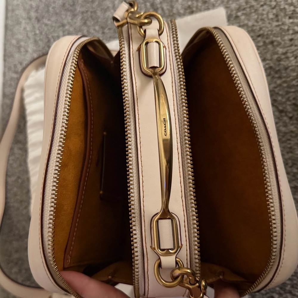 Coach Cream Leather Crossbody Camera Bag with Gold Hardware - Picture 4 of 4